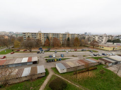 dostatok parkovacích miest