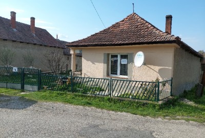 Dom s veľkým pozemkom 1800 m2, Maďarsko, 2km od obce Kechnec