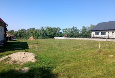 Rezervované   Stavebný Pozemok 1030m2  v  Maďarsku 5min od Kechneca, IS elektrina, vodovod, plynovod