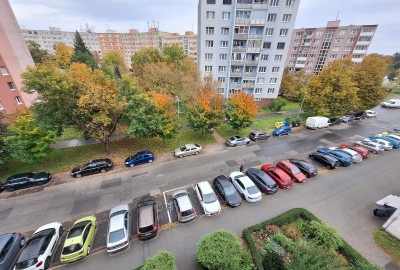 JUH - 3izb.byt, Spolu 77 m2, nový výťah, 4p., 2x kumbál, pivnica, lodžia