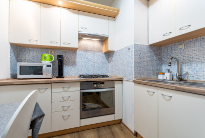 2 izb byt, Furča, 42 m2 + zasklenná lodžia 6 m2, 3.p., výťah, rekonštrukcia, kumbál pred bytom