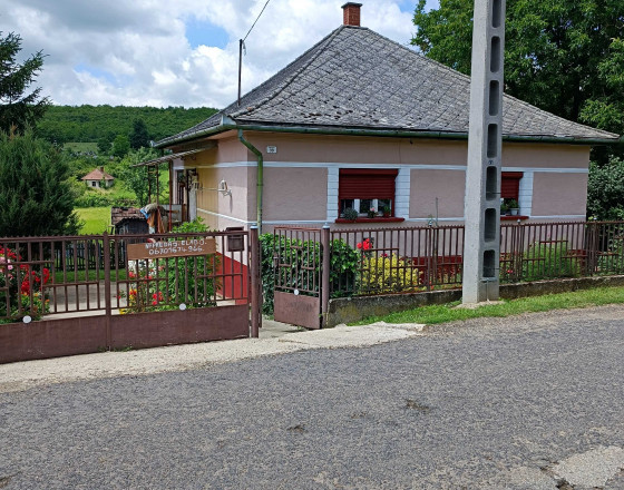 45km od Košíc v  obci Szalaszend, tichá lokalita