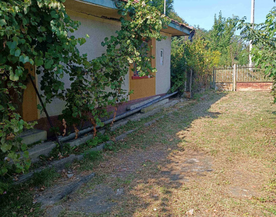 20km od Košíc v  obci Abaújvár, výborná lokalita